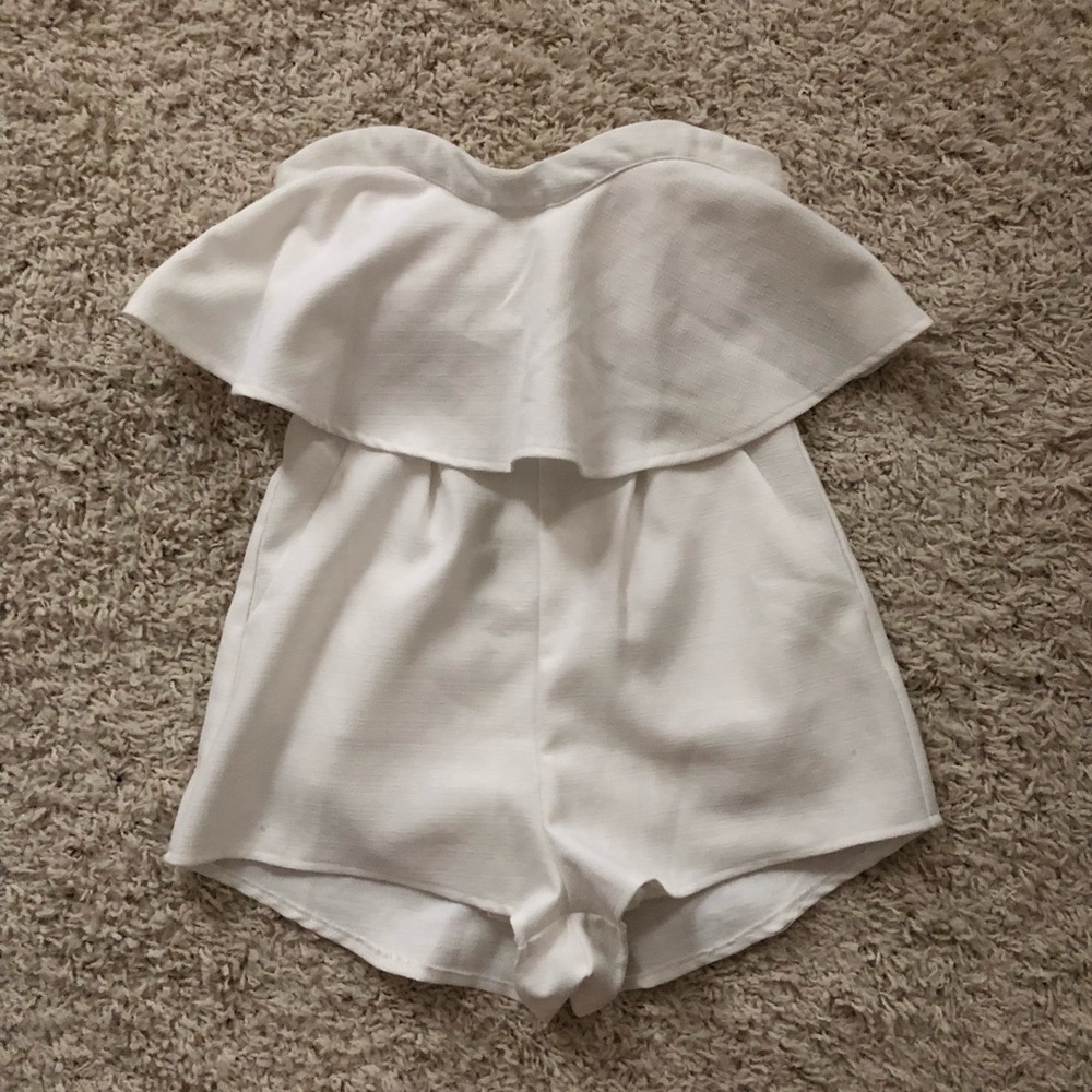 L’atiste white strapless romper!